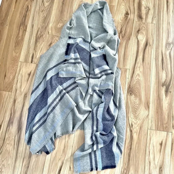 BOUTIQUE Wrap Scarf Shawl Kimono Vest Stripe Striped Gray Navy | OSFM - Picture 1 of 6